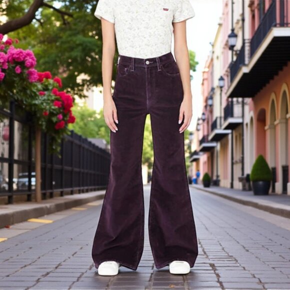 NWT LEVI'S Ribcage Bell Flare Corduroy Pant in Plum Perfect 29 - Picture 1 of 11